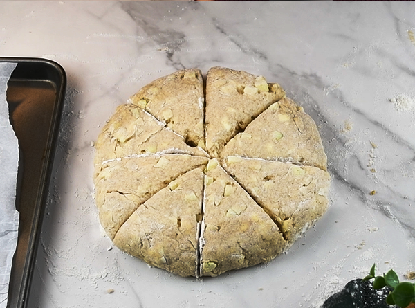 Apple Cinnamon Crunch Scones - Step 7